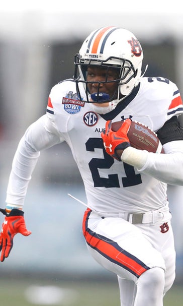 Auburn's Johnson goes from versatile playmaker to go-to guy